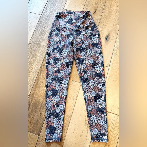 AERIE Women's Real Me Offline Yoga Pants 7/8 Legging Floral Blue SMALL - Picture 1 of 13